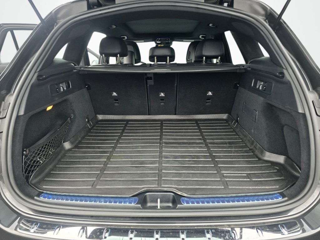 Used 2025 Mercedes-Benz GLC 300 4MATIC image 12