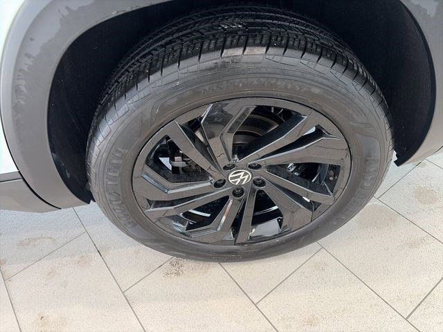 Certified 2022 Volkswagen Atlas SE w/ Black Wheel Package image 15