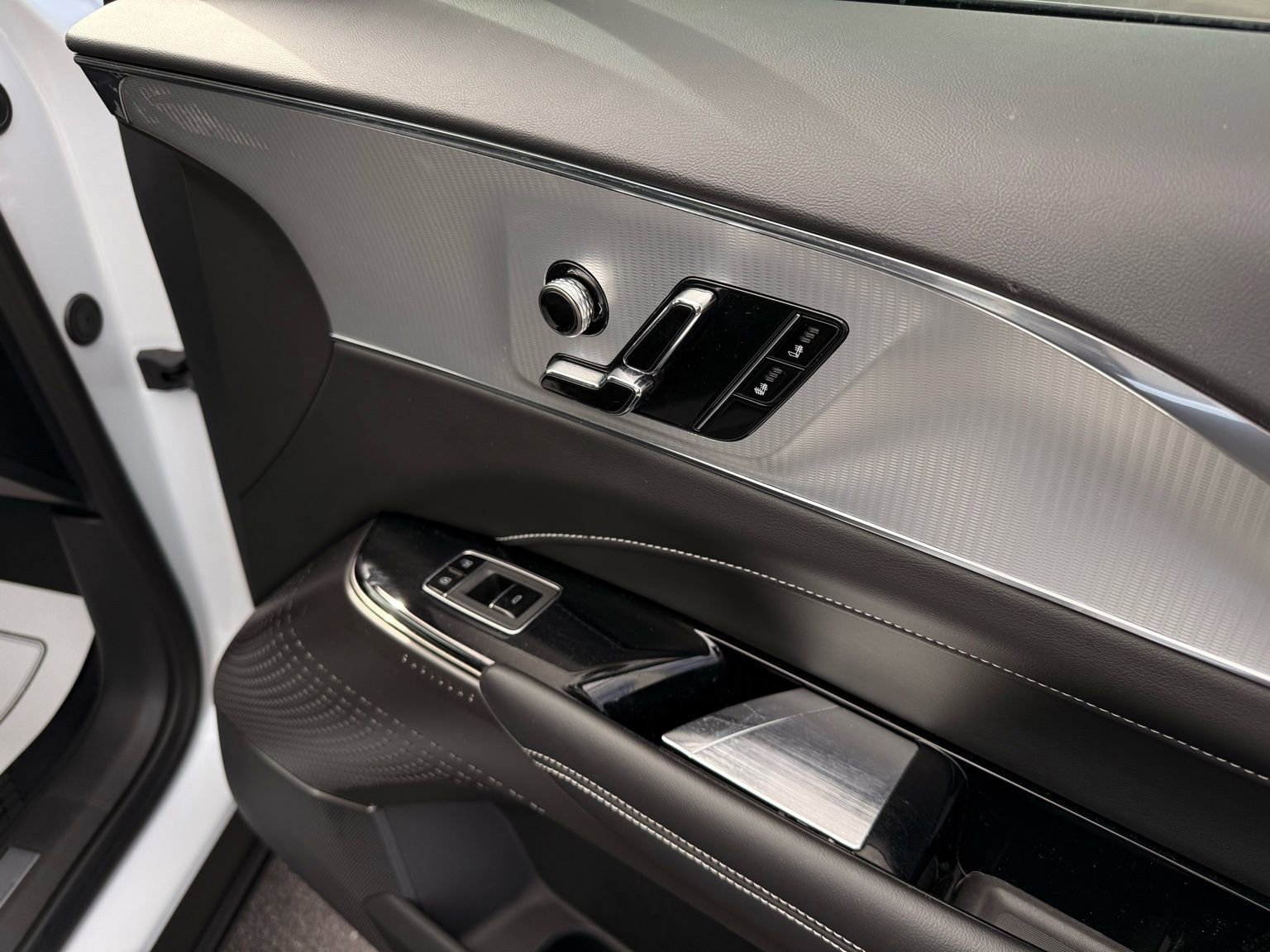 Used 2024 Cadillac Lyriq Tech image 23