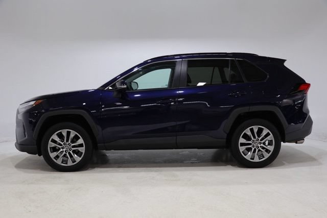 Used 2022 Toyota RAV4 XLE Premium AWD/4WD image 4