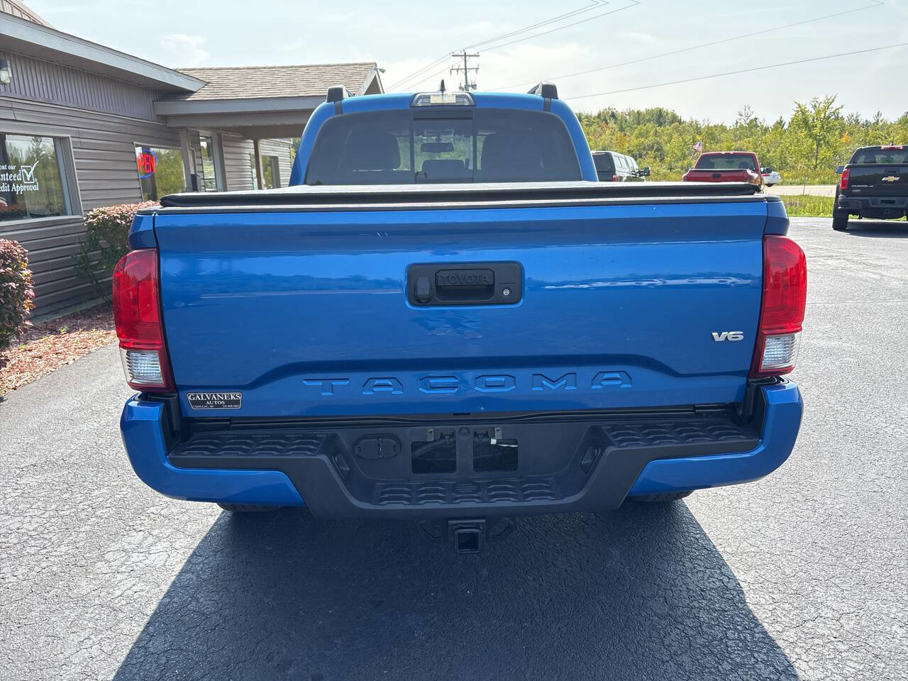 Used 2017 Toyota Tacoma TRD Sport image 5