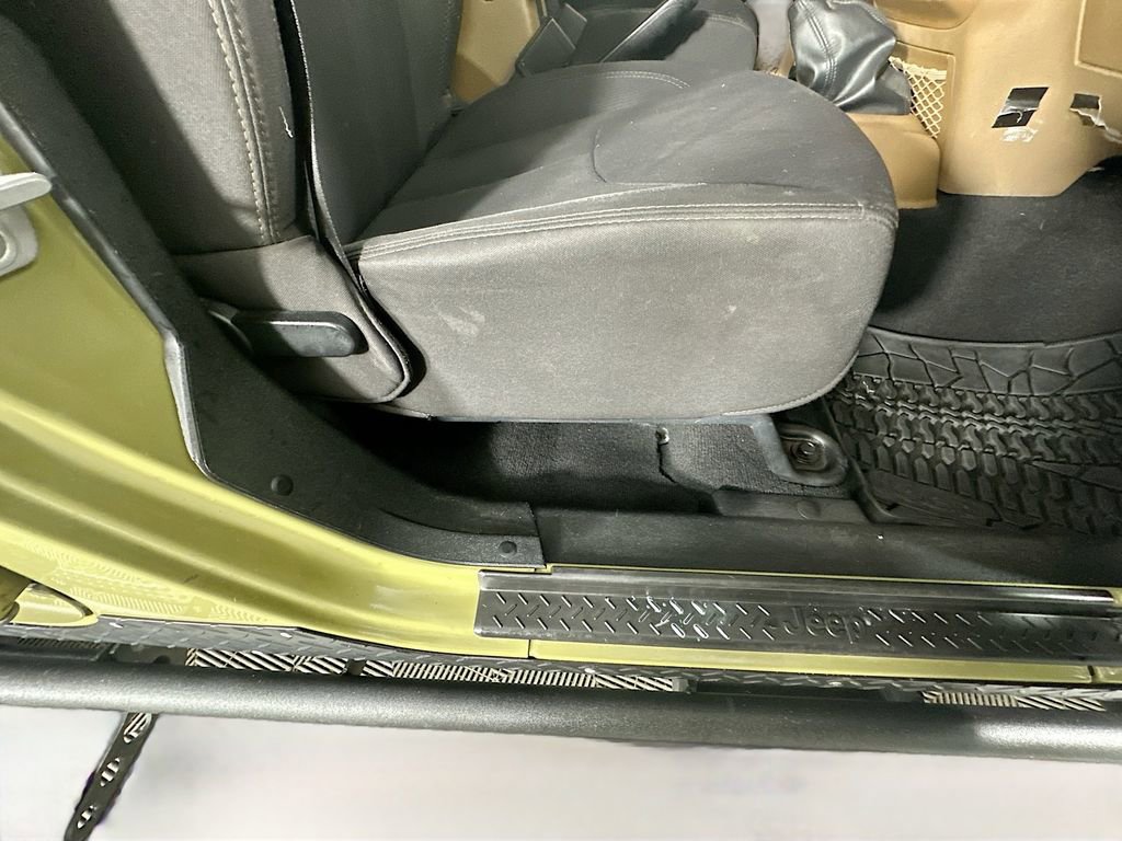 Used 2013 Jeep Wrangler Unlimited Rubicon w/ Connectivity Group image 22