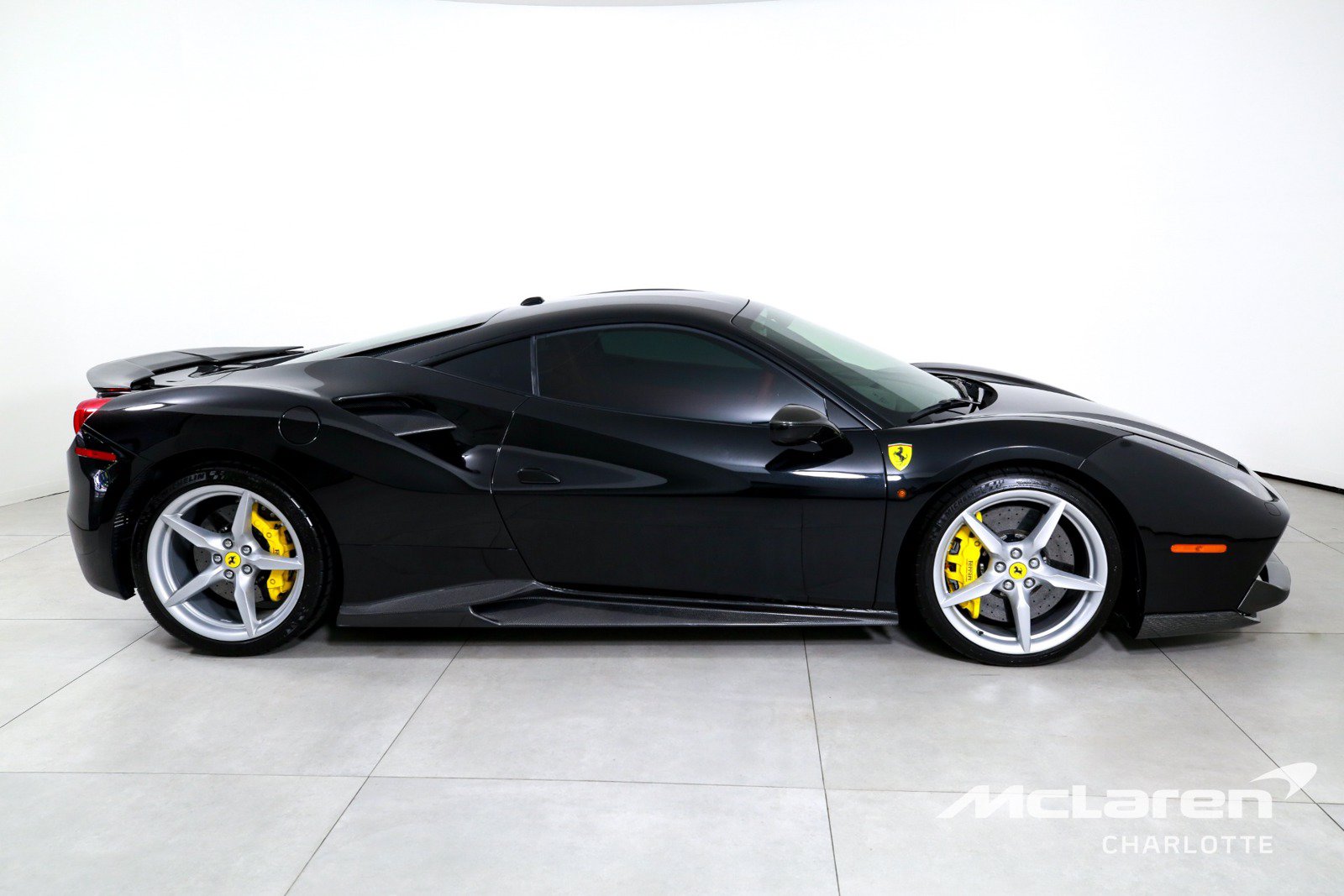 Used 2018 Ferrari 488 GTB RWD image 9