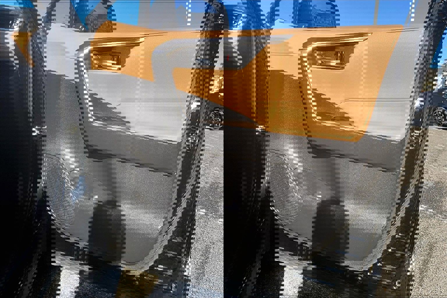 Used 2021 Toyota RAV4 XLE w/ Convenience Package image 23