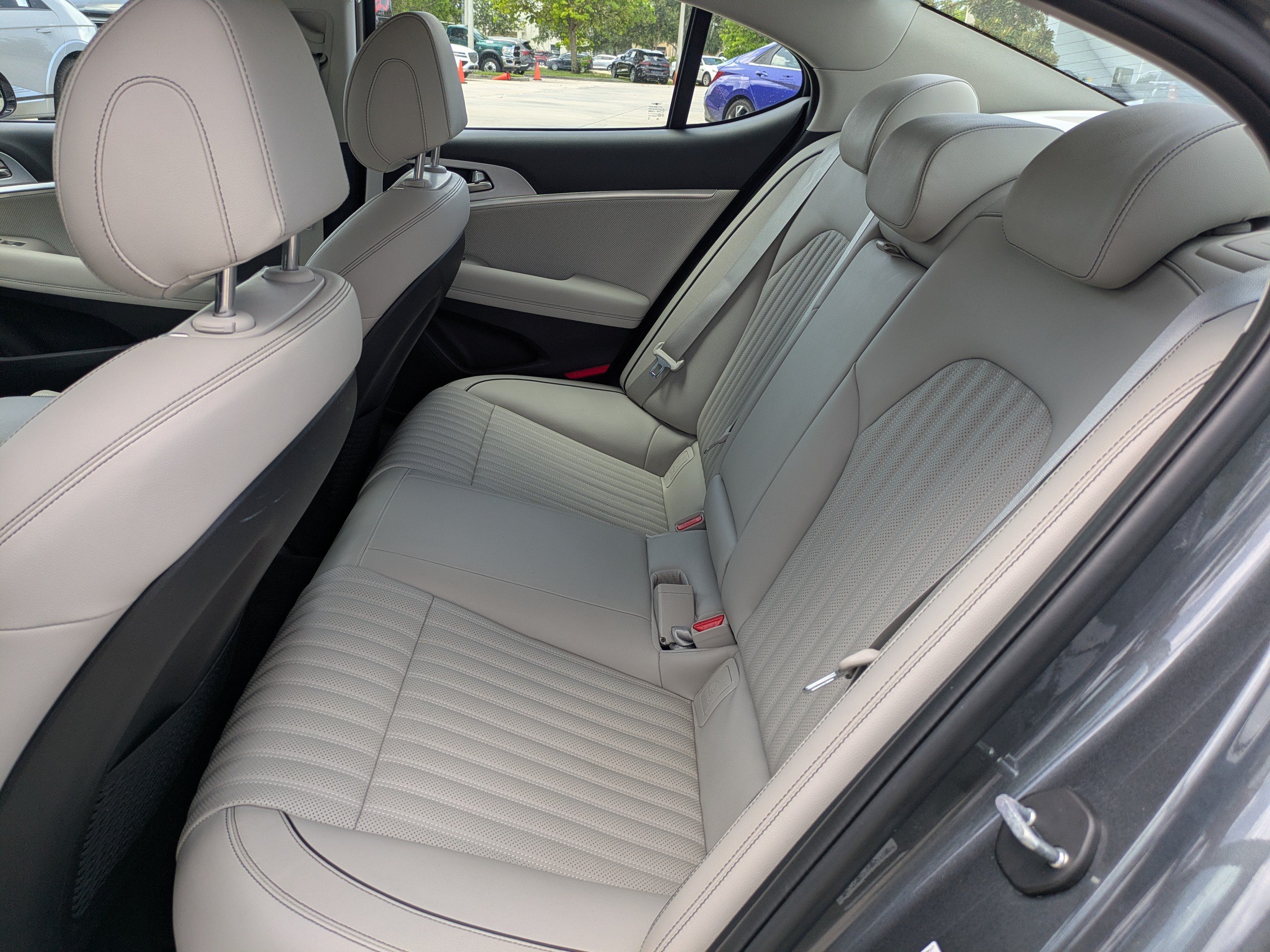 Used 2019 Genesis G70 2.0T Advanced w/ Elite Package RWD image 12