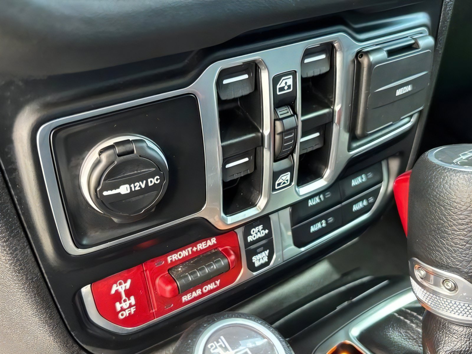 Used 2025 Jeep Gladiator Rubicon w/ Steel Bumper Group AWD/4WD image 16
