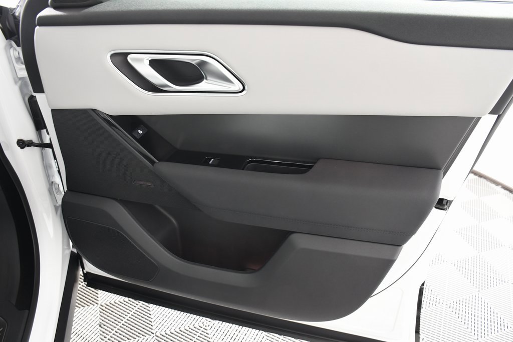 Used 2025 Land Rover Range Rover Velar Dynamic SE image 18