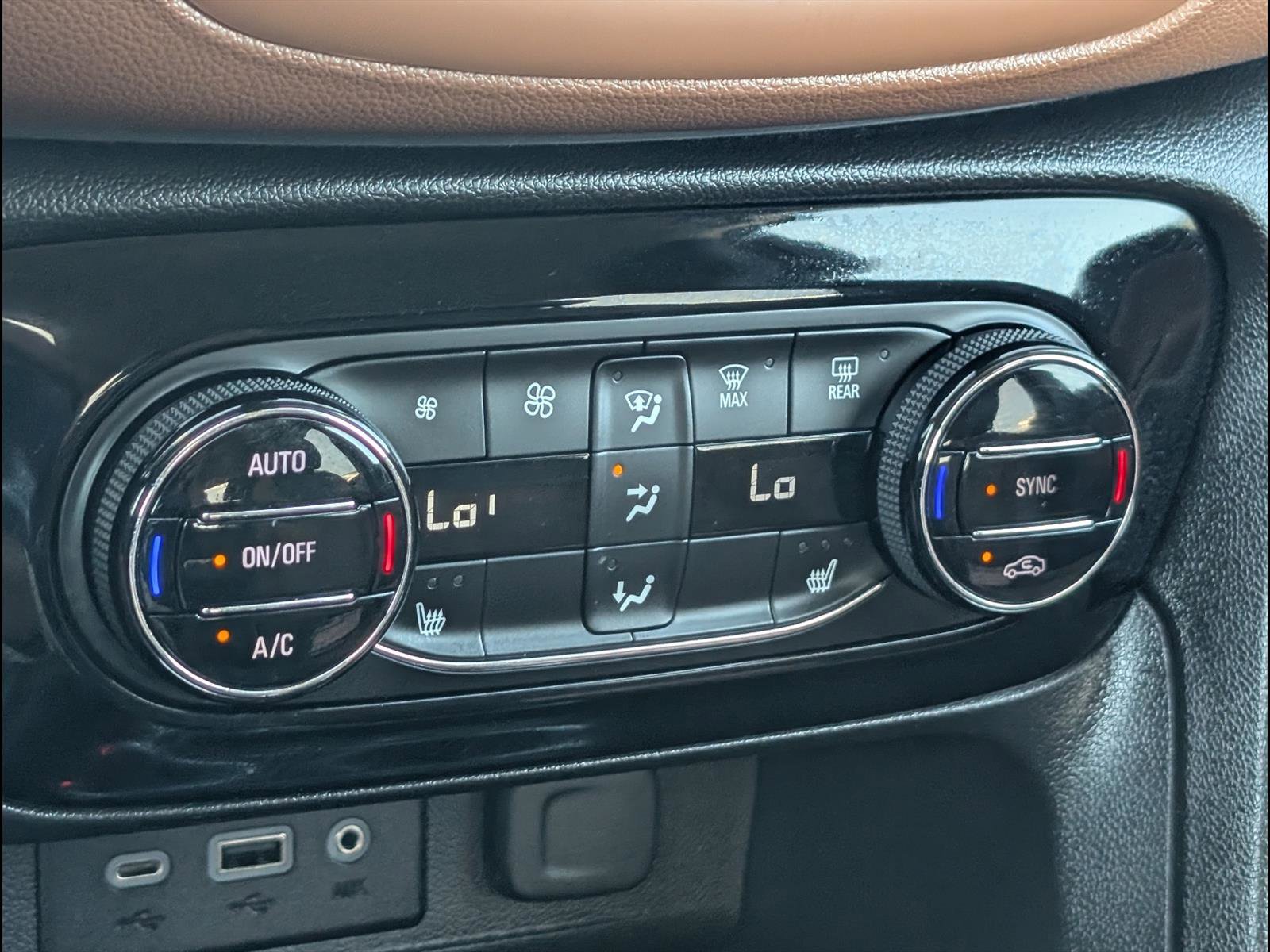 Used 2020 Buick Encore GX Essence FWD image 16