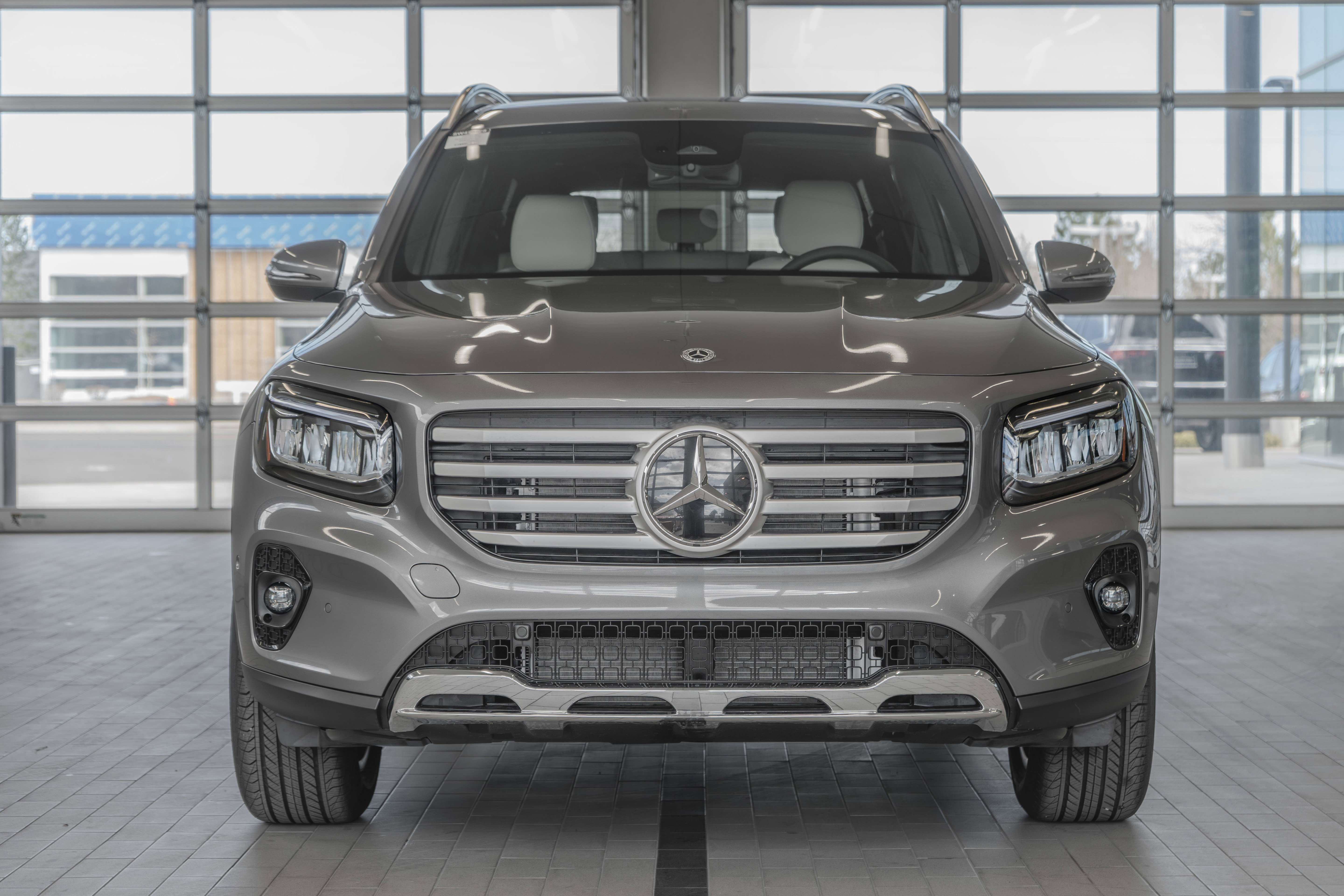 Used 2025 Mercedes-Benz GLB 250 4MATIC image 11