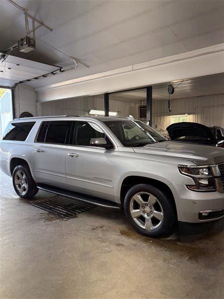 Used 2018 Chevrolet Suburban Premier image 22