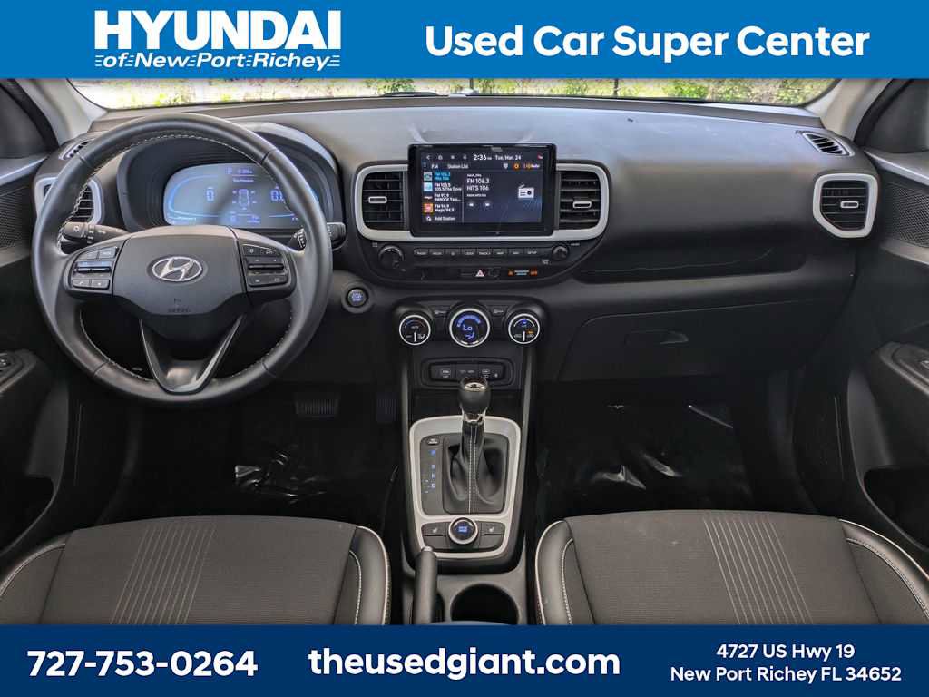 Used 2023 Hyundai Venue Limited image 15