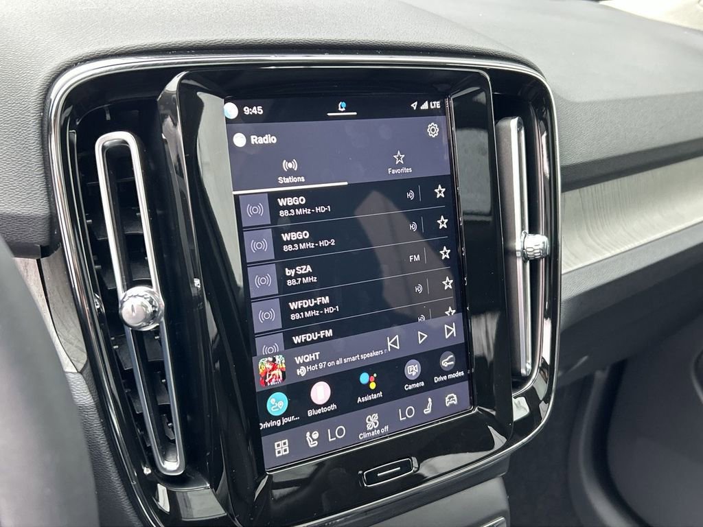 Certified 2023 Volvo XC40 B5 Plus w/ Climate Package image 20