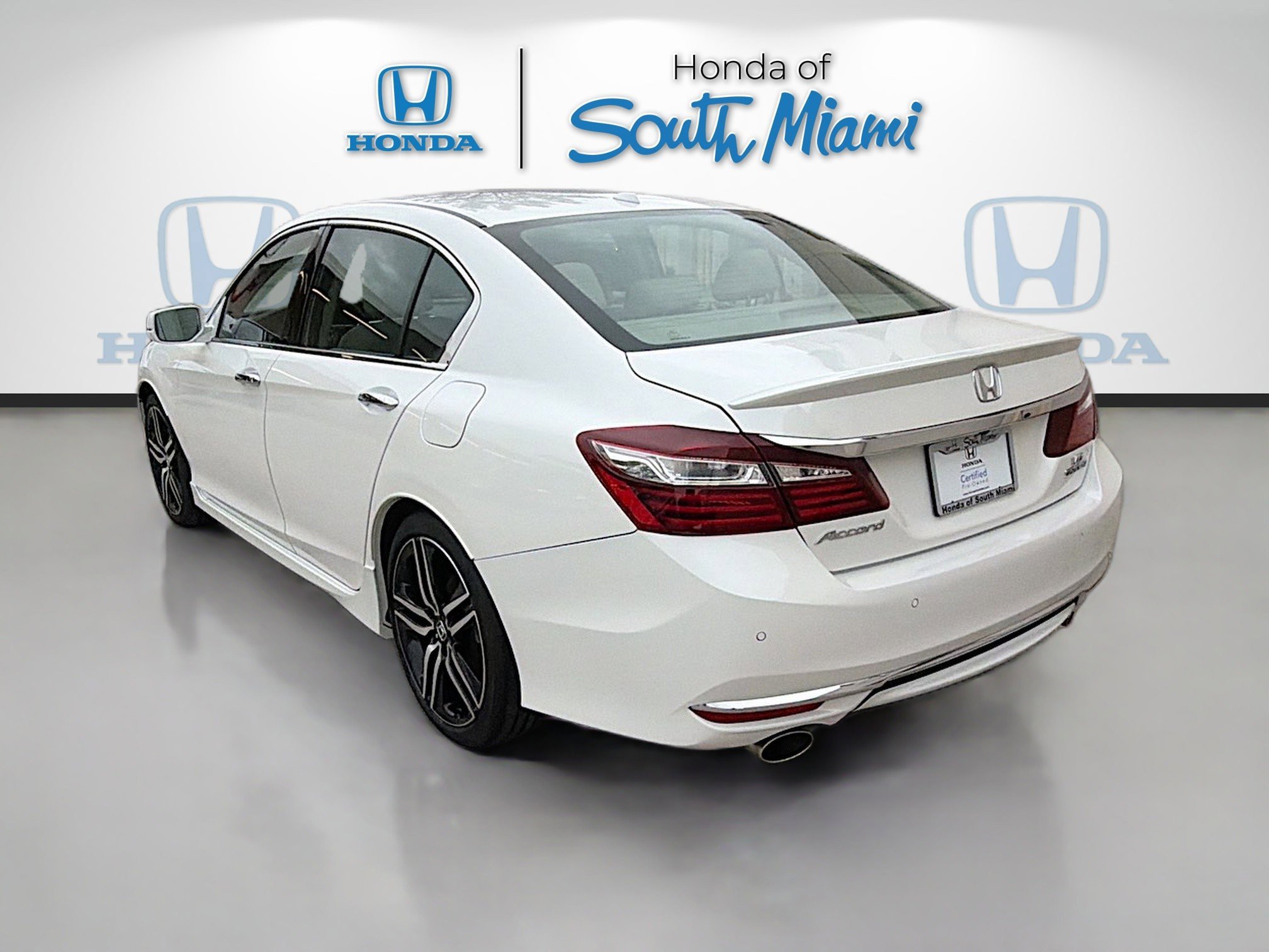 Used 2016 Honda Accord Touring image 5