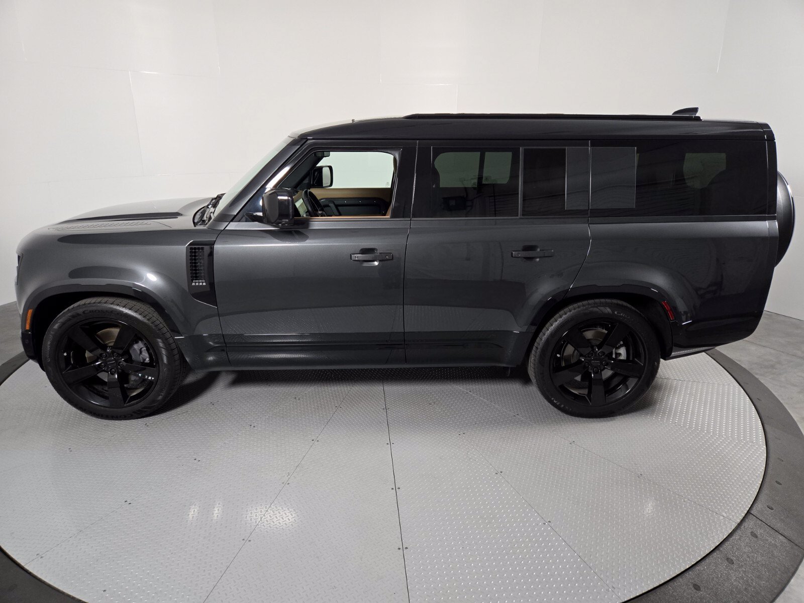 Used 2026 Land Rover Defender 130 X-Dynamic SE AWD/4WD image 34