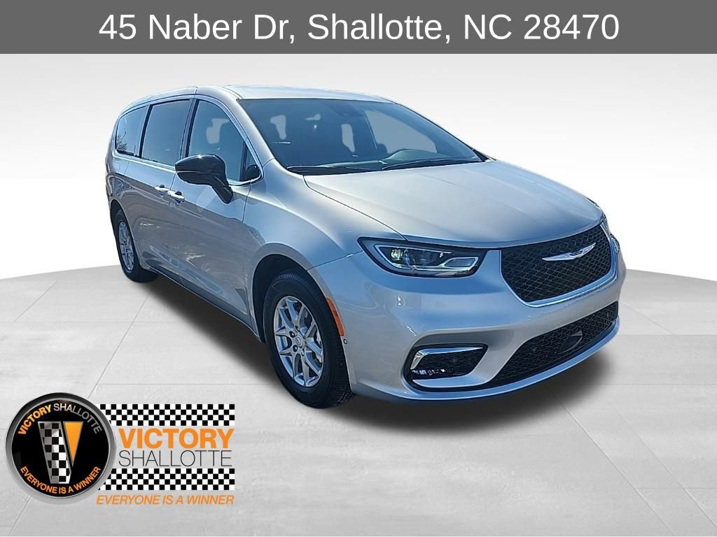 New 2026 Chrysler Pacifica Select