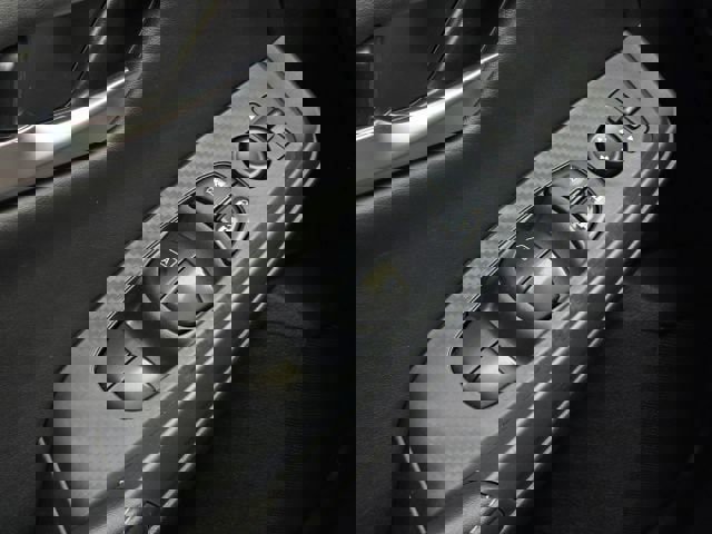 Used 2025 Nissan Sentra SV image 28