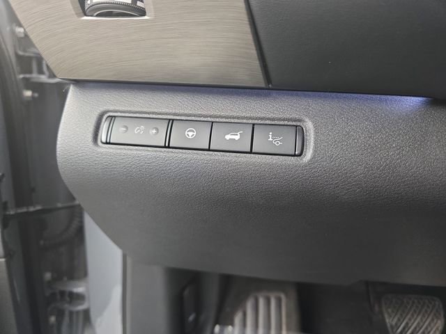 Used 2024 Nissan Pathfinder Platinum image 42