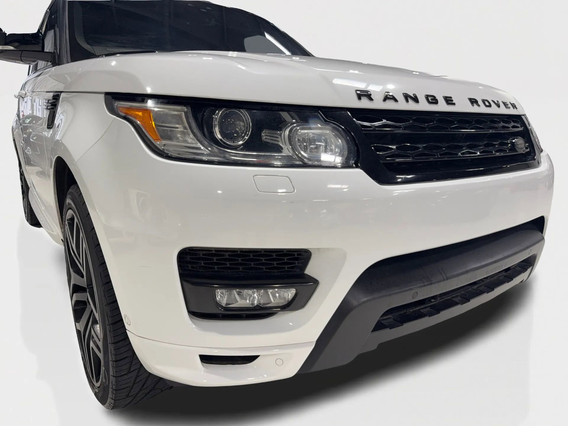 Used 2017 Land Rover Range Rover Sport HSE Dynamic image 3