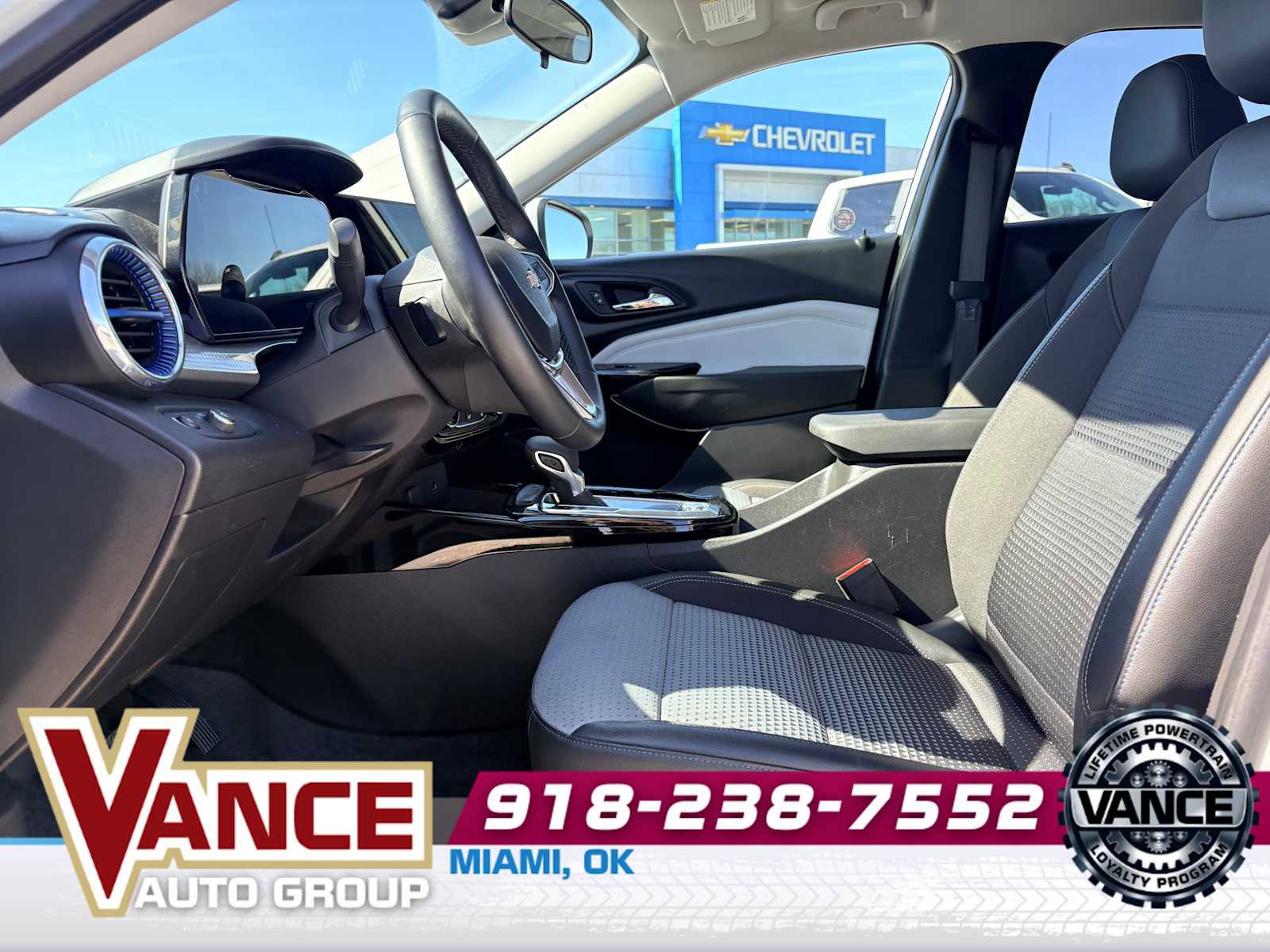 Used 2025 Chevrolet Trax LT w/ LT Convenience Package image 11
