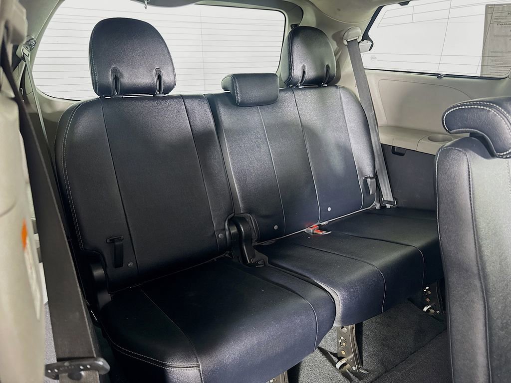 Used 2015 Toyota Sienna SE FWD image 28