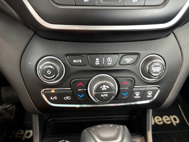 Used 2021 Jeep Cherokee Latitude Lux w/ Sun & Sound Group AWD/4WD image 18