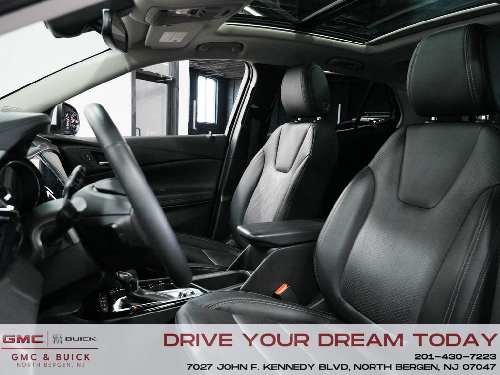 Used 2023 Buick Encore GX Essence w/ Experience Buick Package image 3