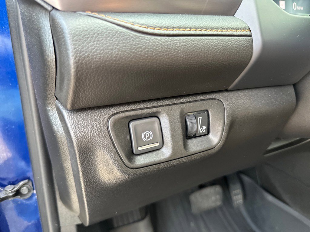 Used 2023 GMC Acadia AT4 image 9