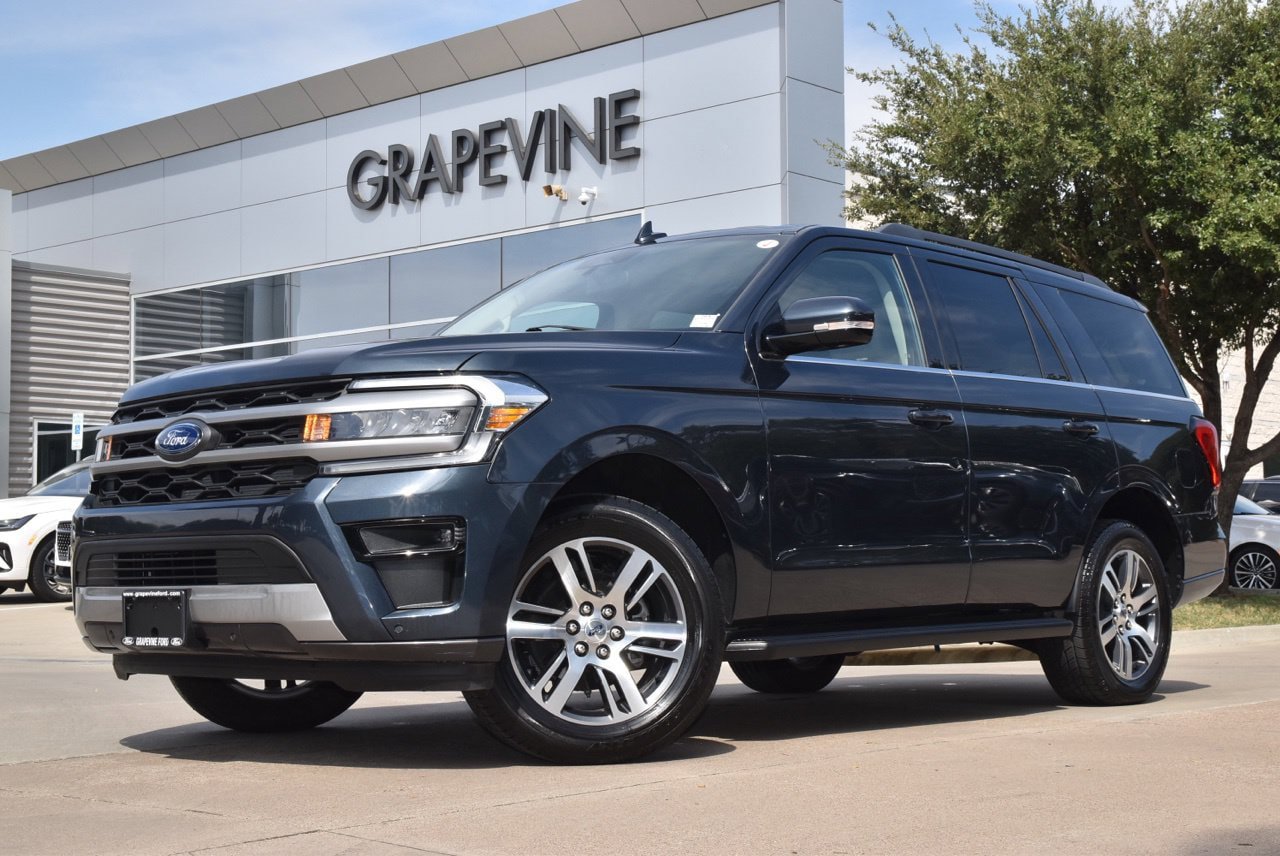 Used 2024 Ford Expedition XLT RWD image 2