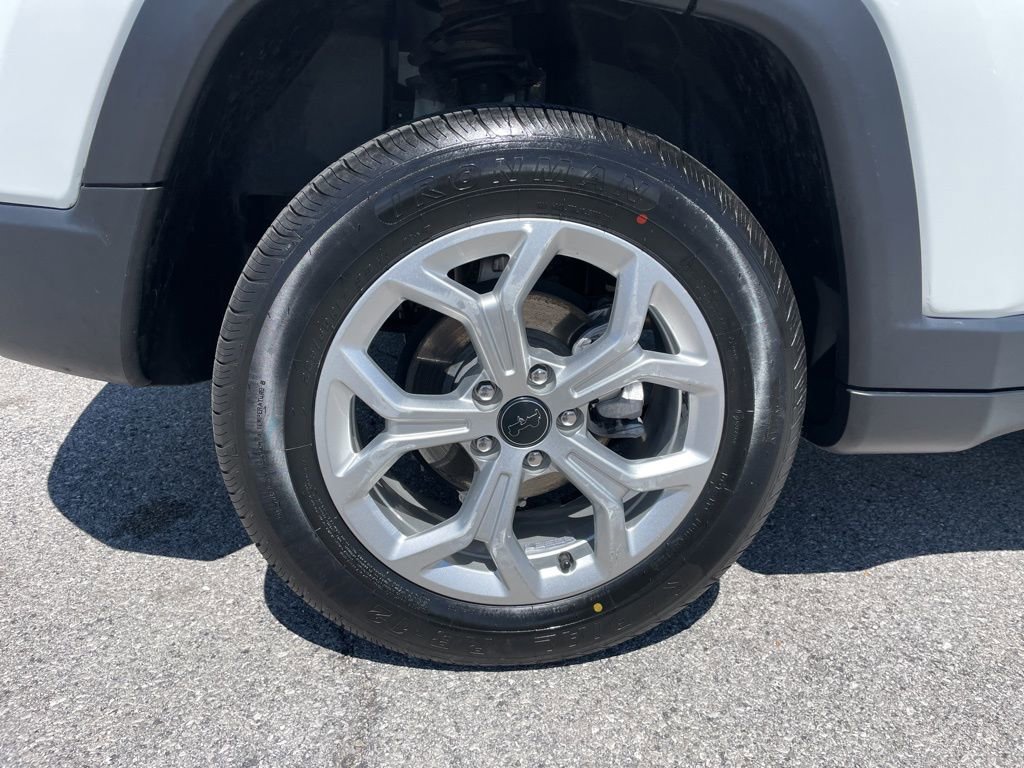 Used 2025 Jeep Compass Latitude image 51