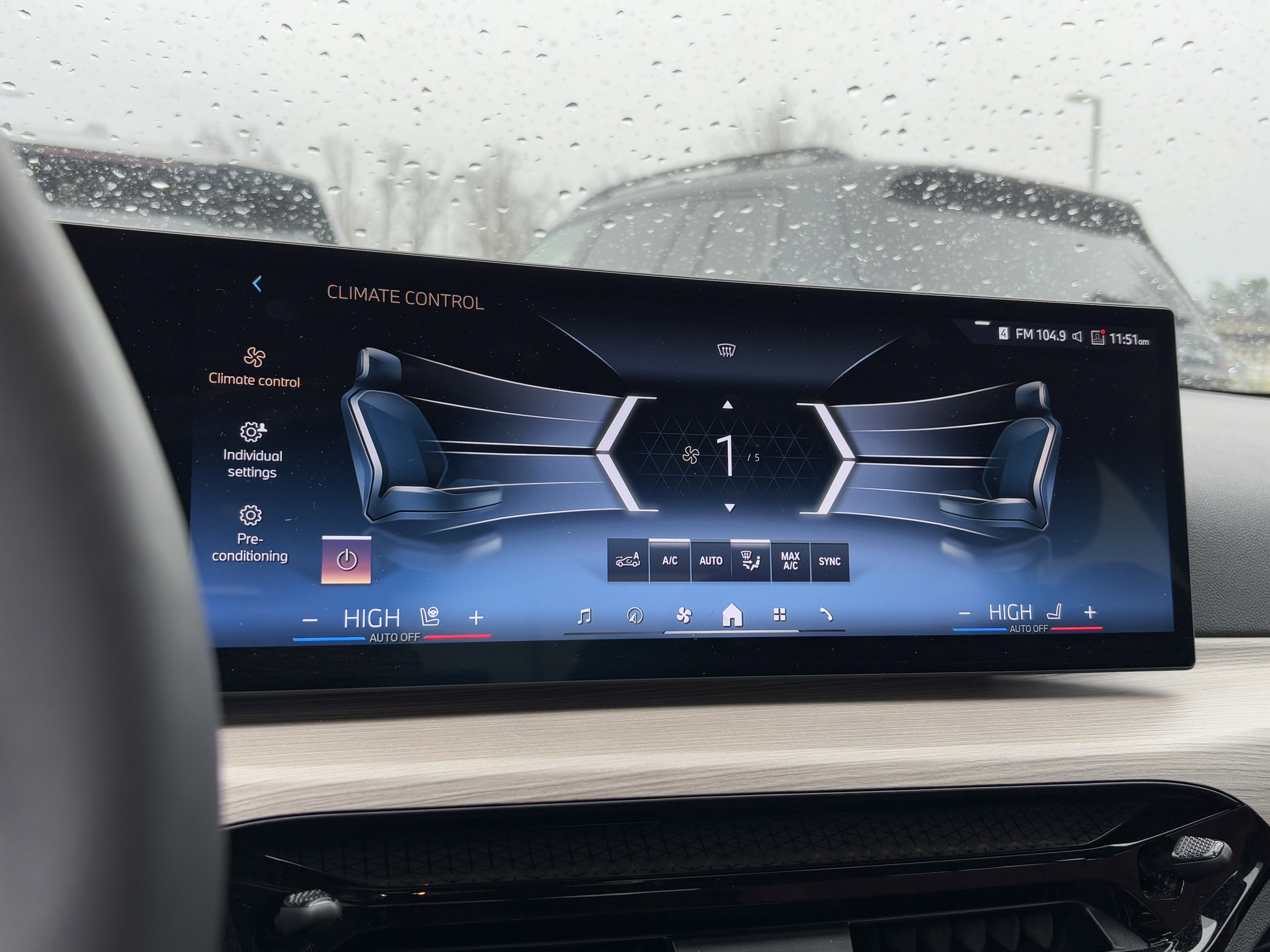 Certified 2025 BMW 330i xDrive Sedan w/ Premium Package image 23