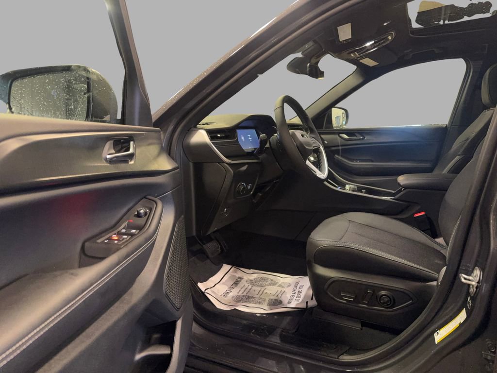 New 2025 Jeep Grand Cherokee Laredo X w/ Luxury Tech Group I image 15