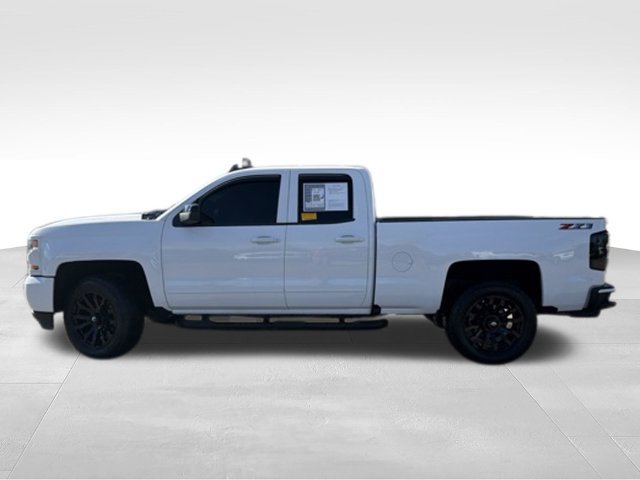 Used 2018 Chevrolet Silverado 1500 LT w/ All Star Edition AWD/4WD image 2
