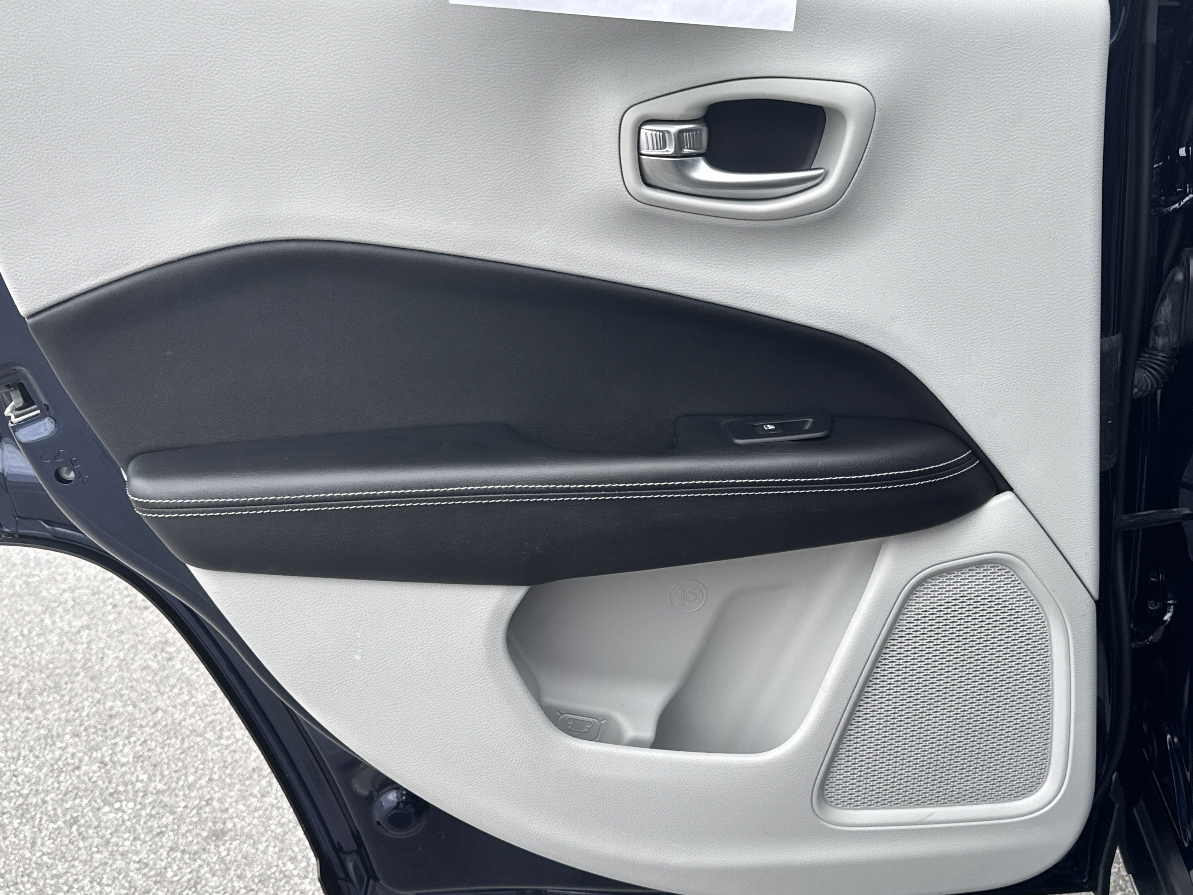 Used 2021 Jeep Compass Latitude image 26