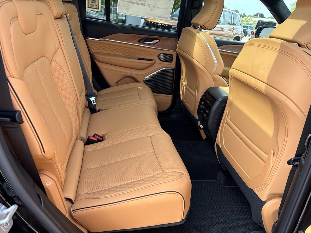 New 2027 Jeep Grand Cherokee Summit AWD/4WD image 22