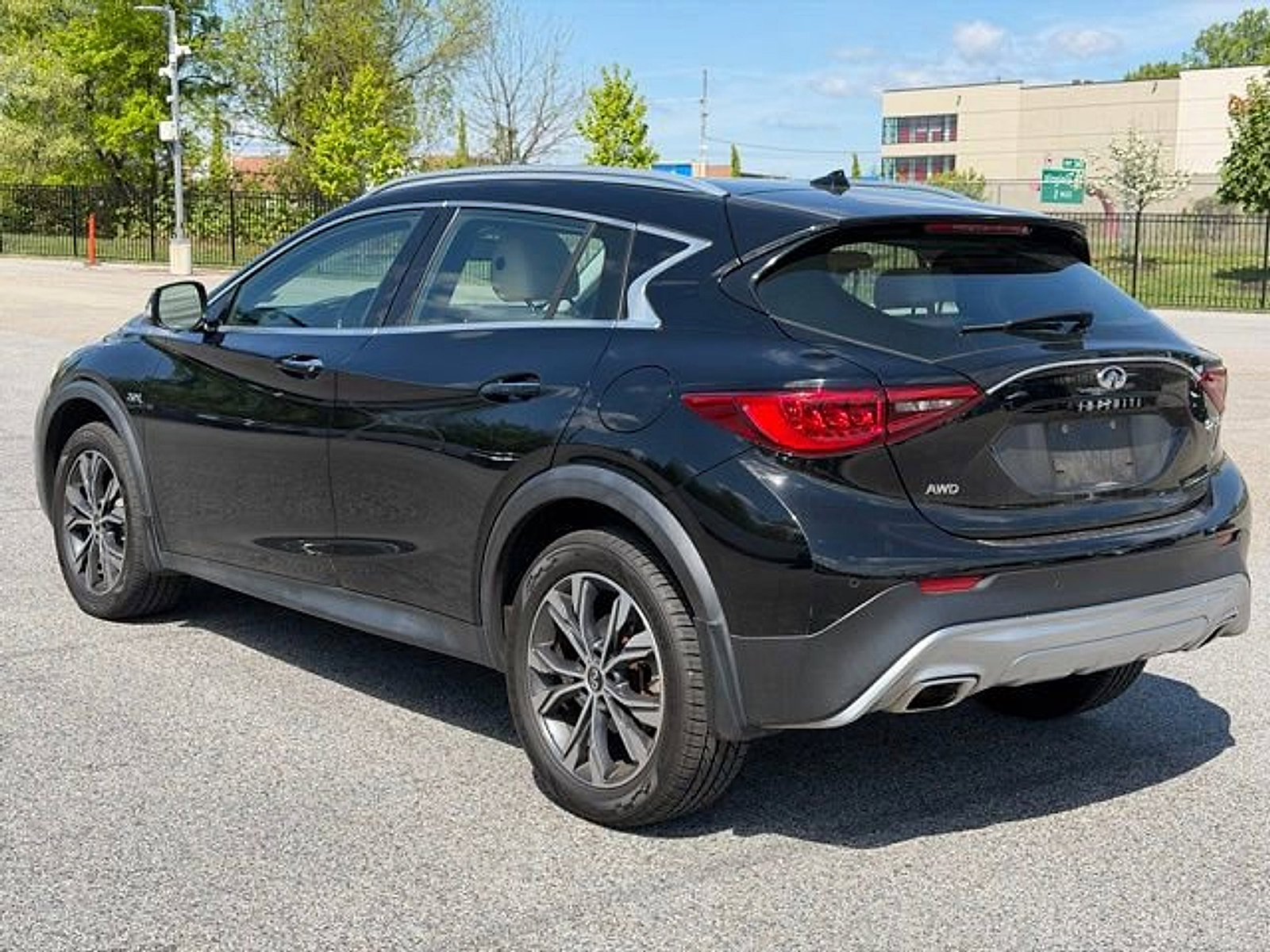 Used 2018 INFINITI QX30 Premium w/ Navigation Package AWD/4WD image 5