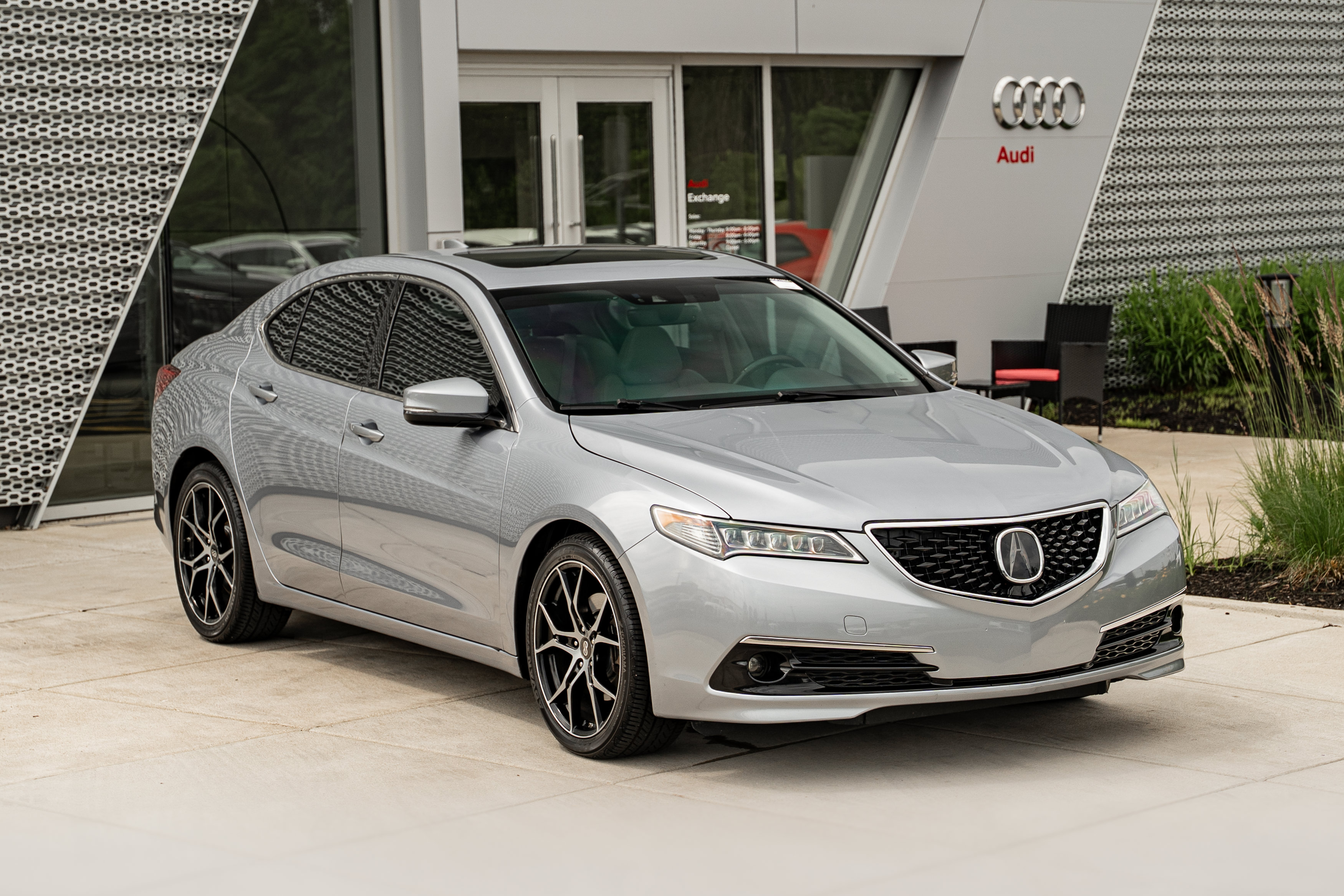 Used 2015 Acura TLX w/ Technology Package FWD image 2