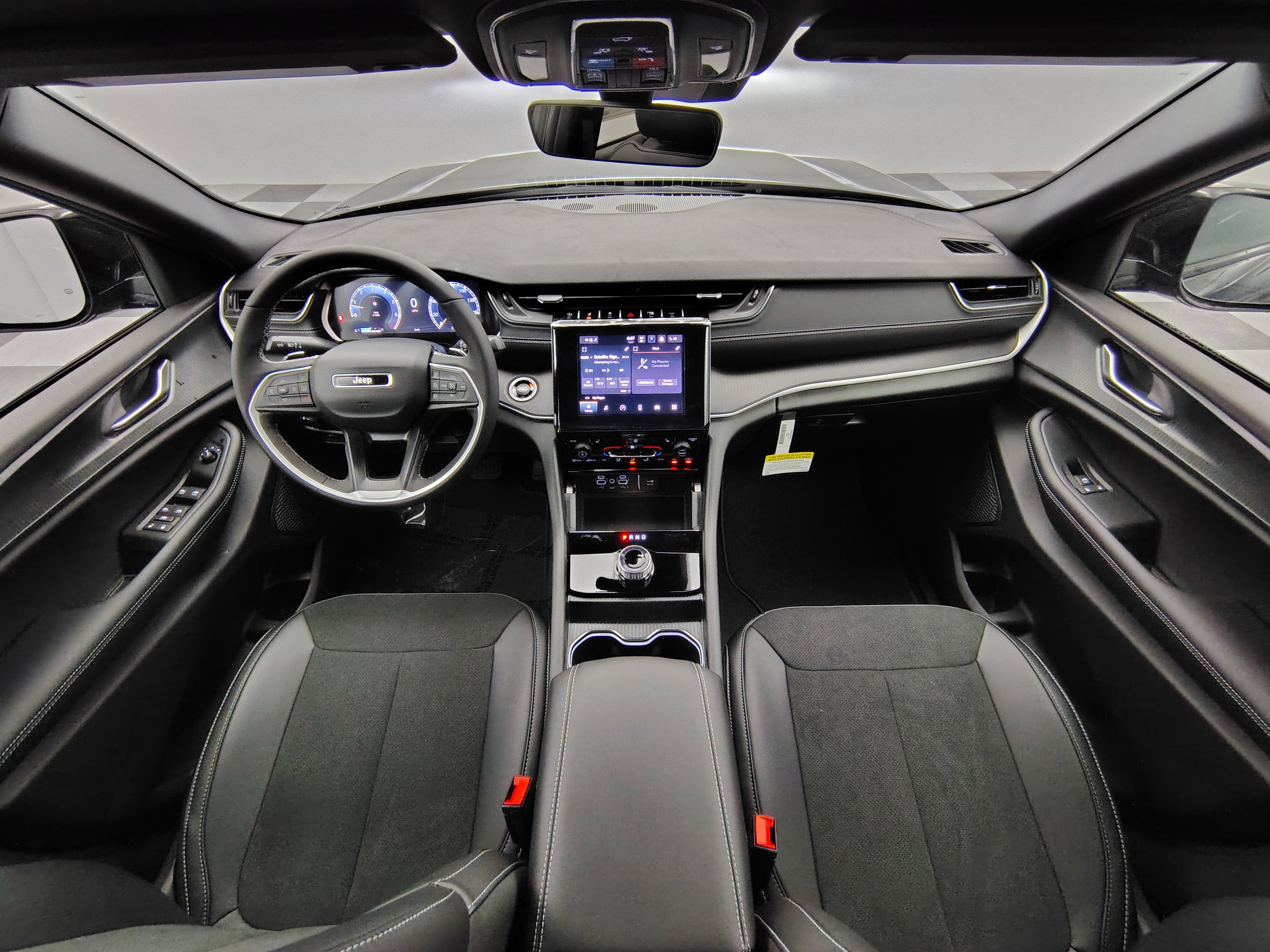 New 2025 Jeep Grand Cherokee Altitude image 2