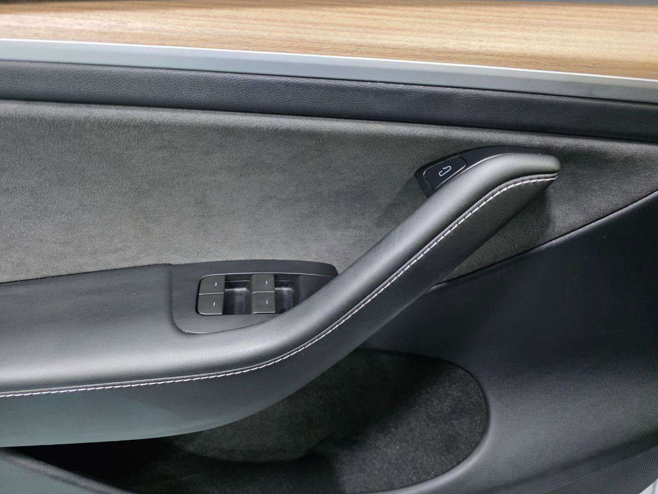 Used 2023 Tesla Model Y Long Range image 18