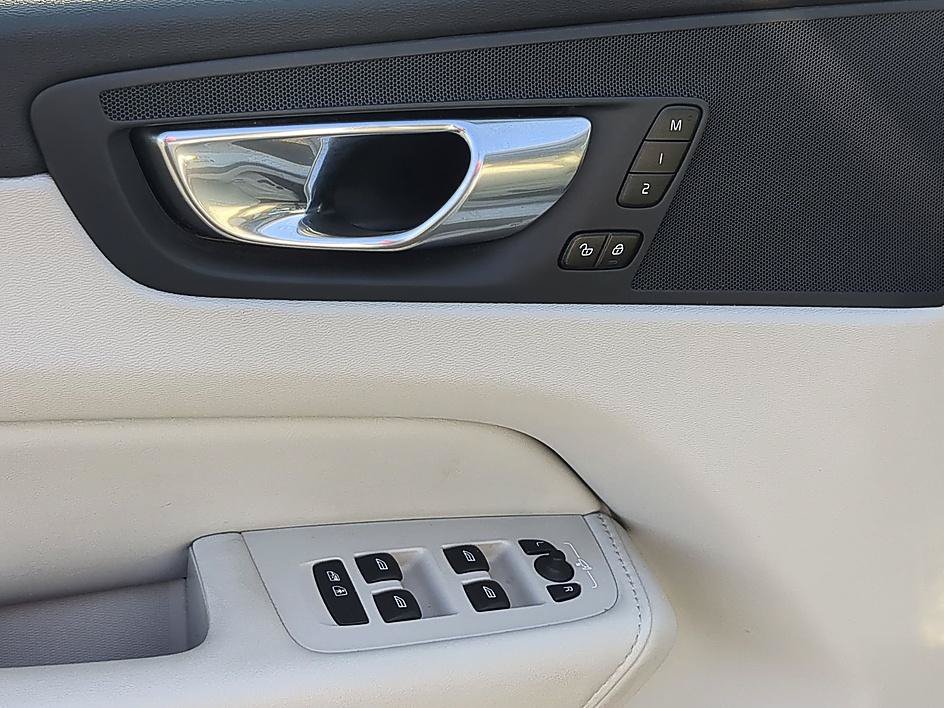 Used 2023 Volvo XC60 B5 Plus w/ Climate Package FWD image 13