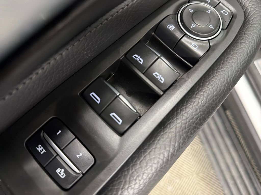 Used 2022 GMC Yukon Denali w/ Denali Premium Package image 17