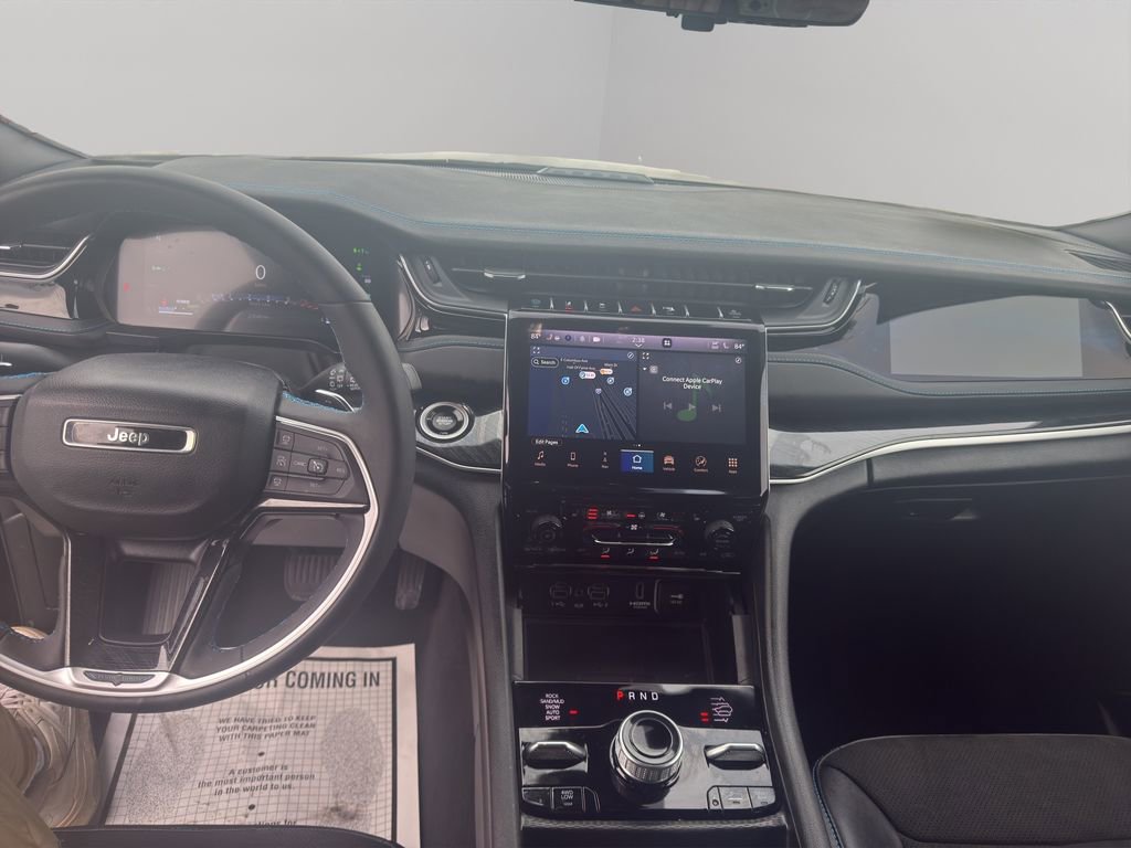 Used 2023 Jeep Grand Cherokee Trailhawk w/ Luxury Tech Group III image 15