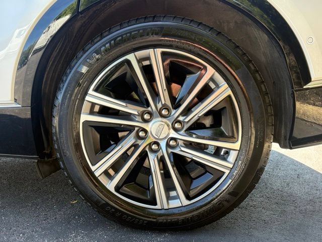 Certified 2024 Cadillac Lyriq Luxury AWD/4WD image 15