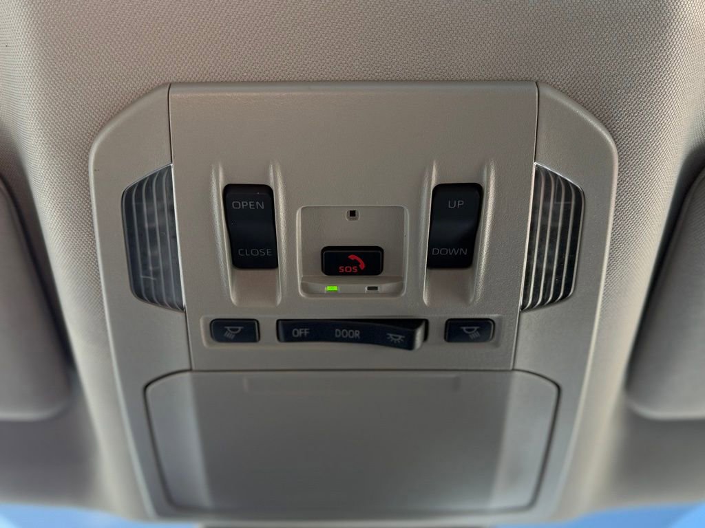 Certified 2024 Toyota Highlander XLE image 30