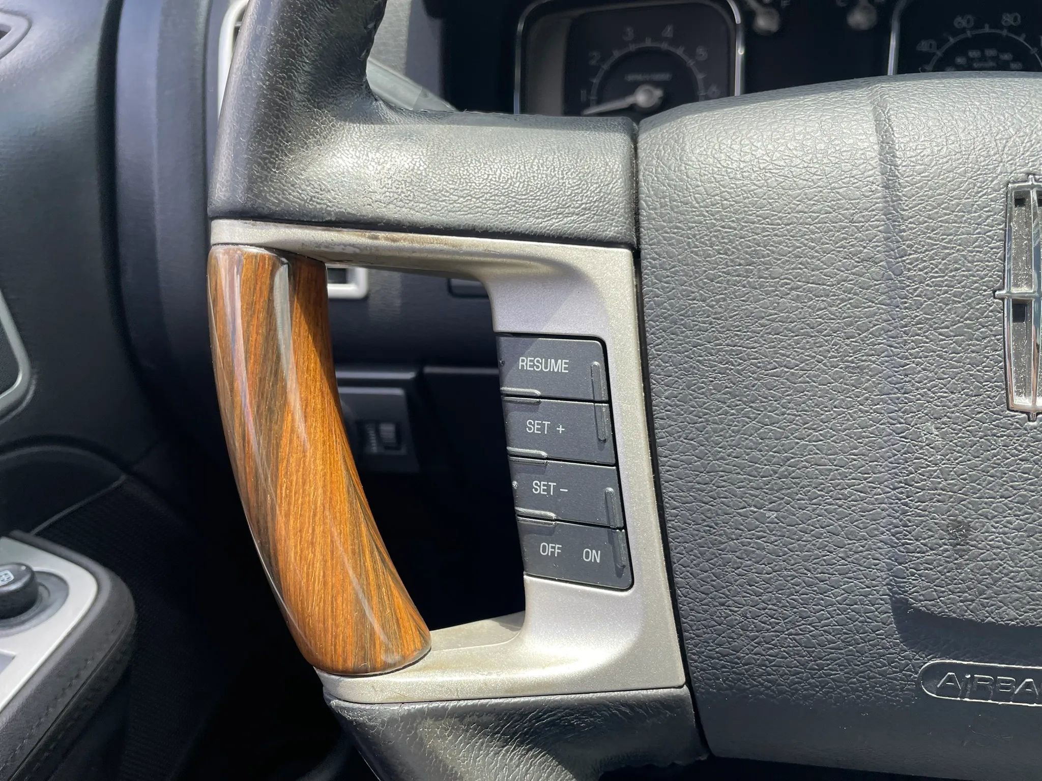 Used 2010 Lincoln MKX 2WD image 18