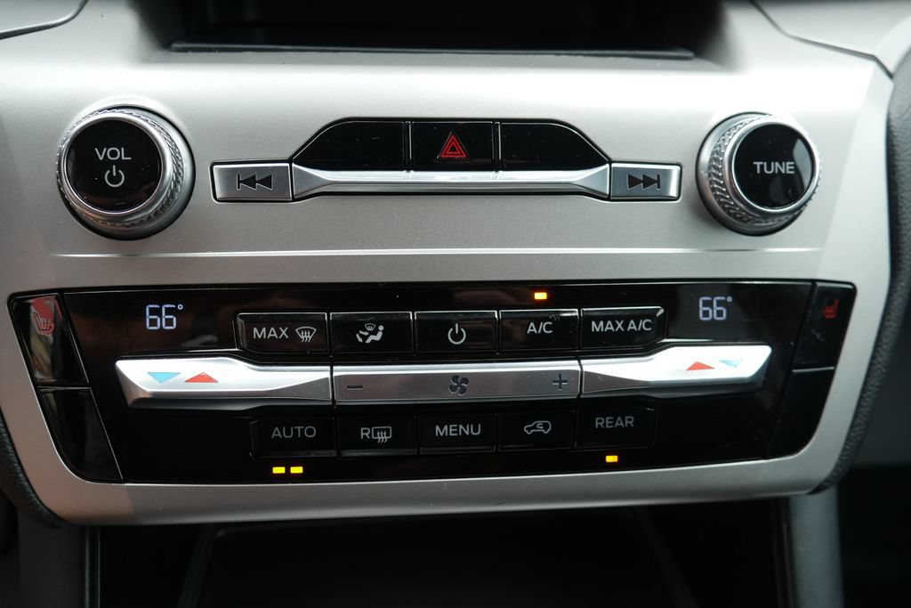 Used 2021 Ford Explorer XLT AWD/4WD image 19