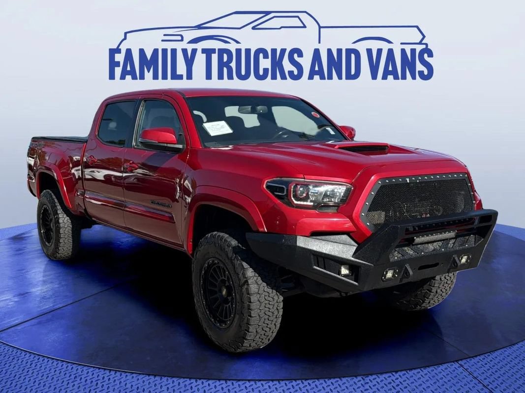 Used 2017 Toyota Tacoma TRD Sport AWD/4WD image 7