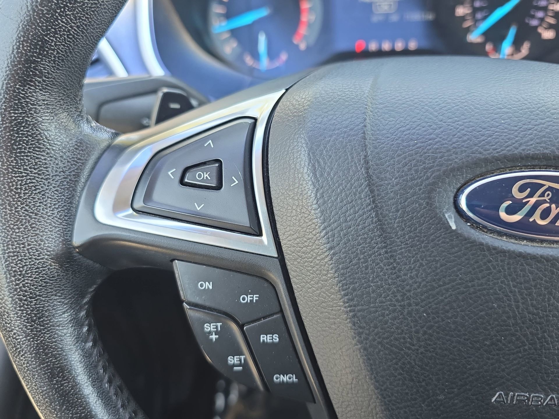 Used 2015 Ford Edge SEL FWD image 16