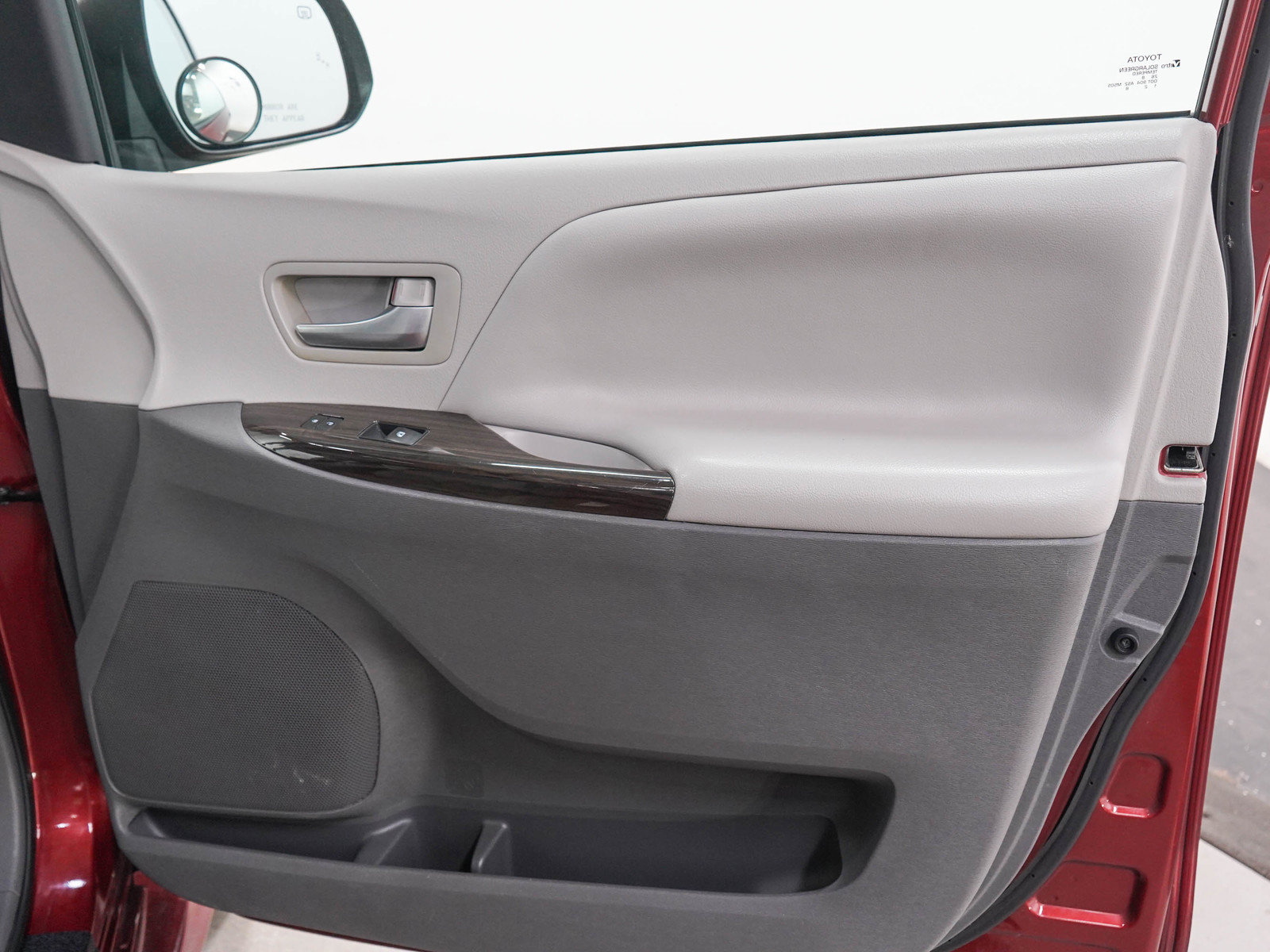Used 2019 Toyota Sienna XLE FWD image 12