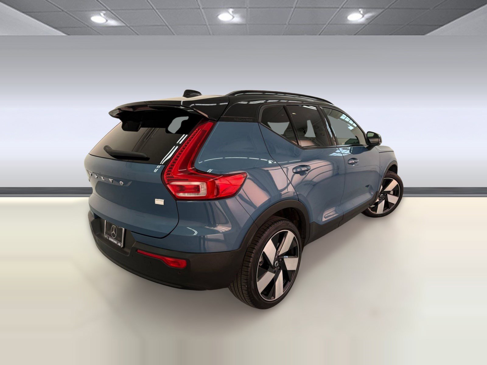 Used 2024 Volvo XC40 Recharge Ultimate w/ Protection Package Premier image 8