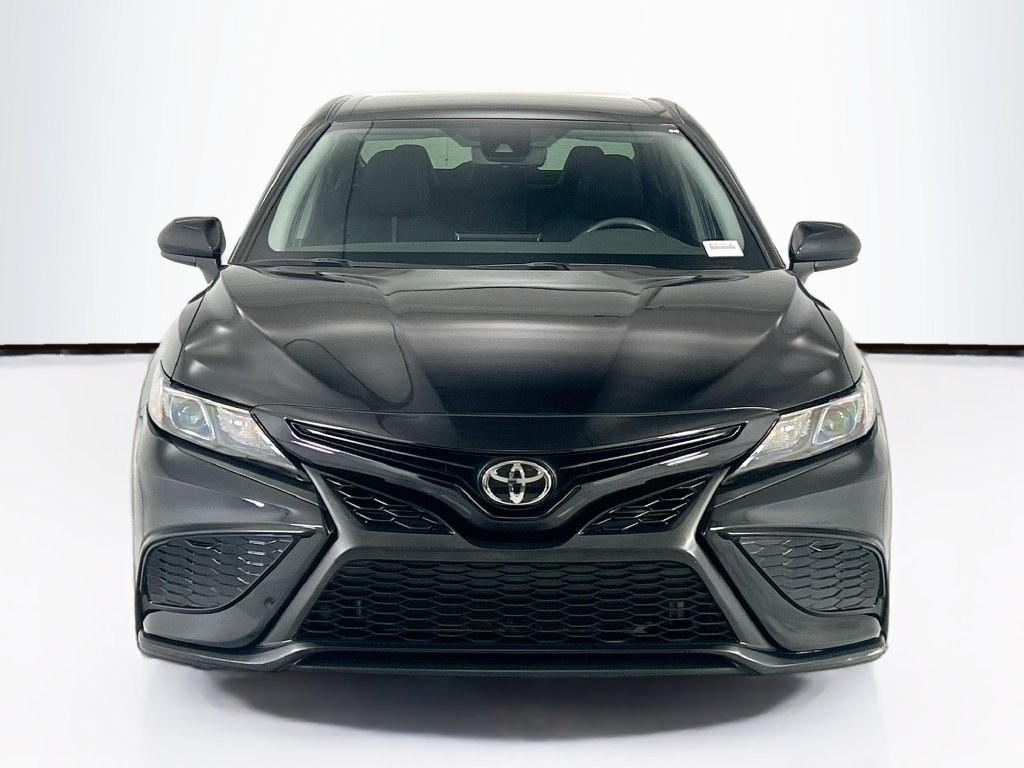 Used 2021 Toyota Camry SE w/ Carpet Mat Package (TMS) FWD image 2